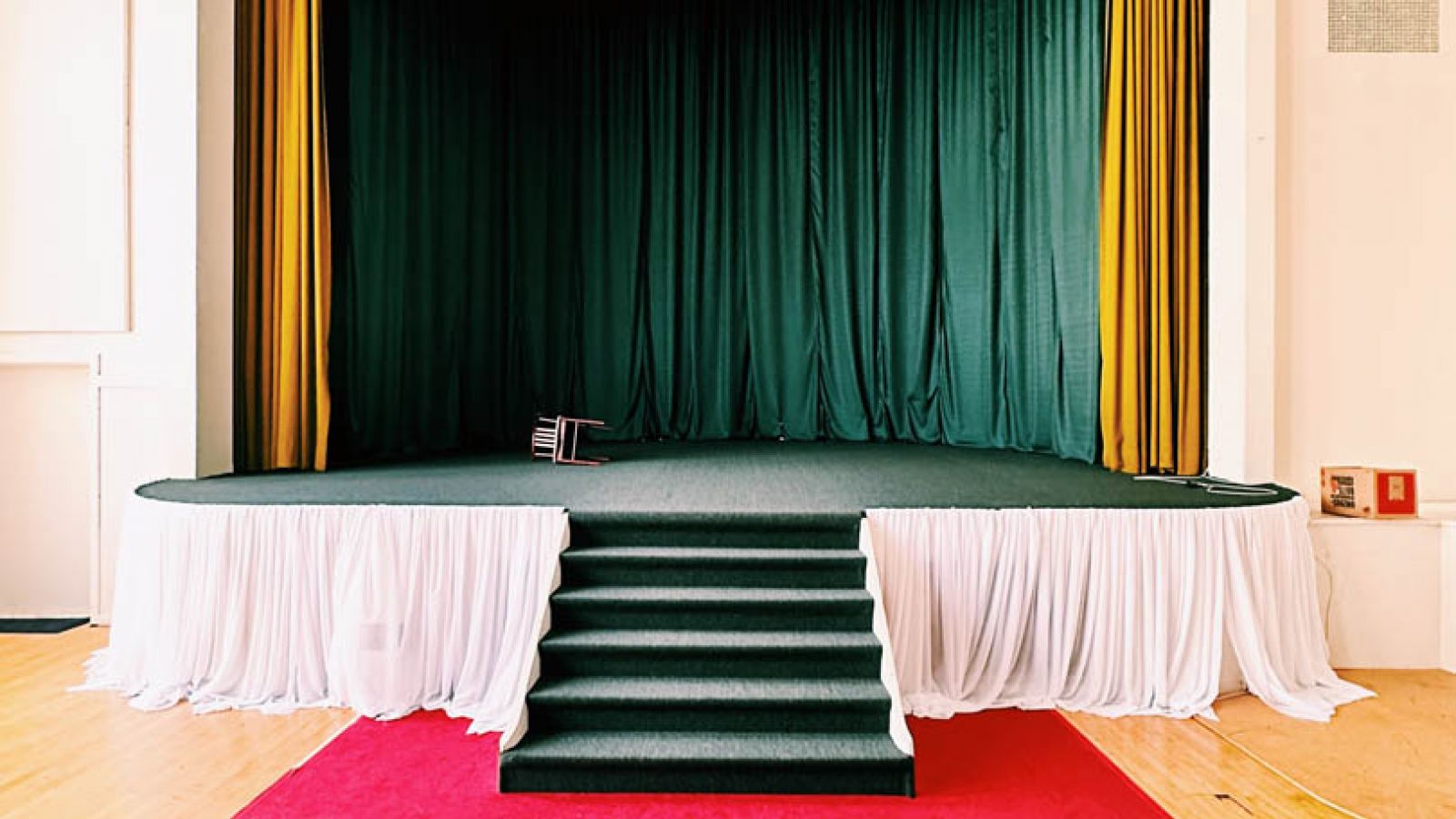 cargoría: Escenarios y carpas